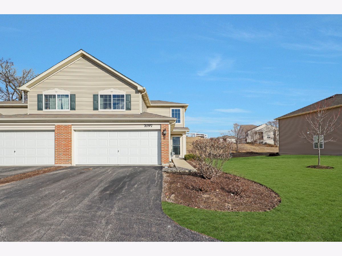Townhomes Sold Country Club Hills Fox Lake Illinois, 7097 Hidden Green