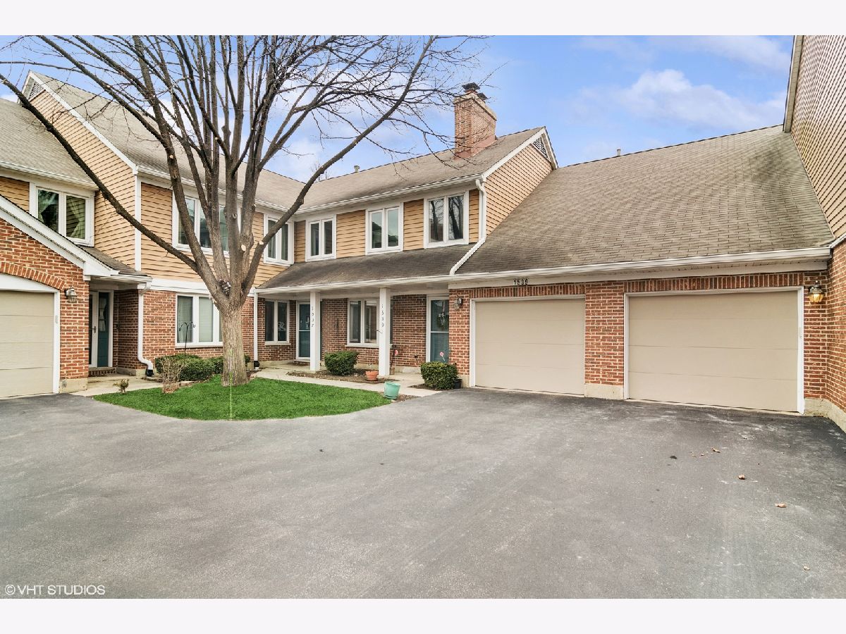 Townhomes & Condos & Homes Sold Arlington On The Ponds Arlington Heights Illinois, 1537 Kendal