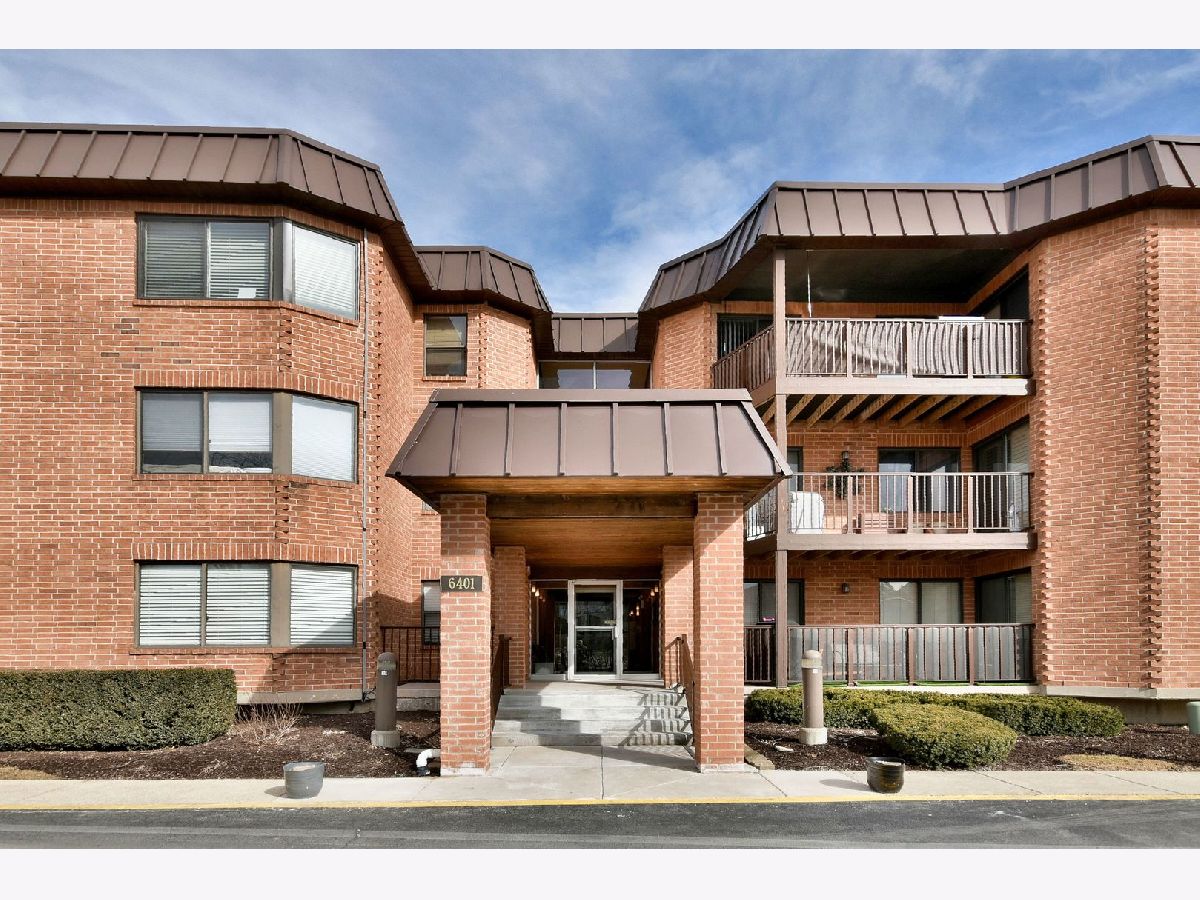 Condos & Townhomes Sold The Lawns Phase 2 Willowbrook Illinois, 6401 Clarendon Hills