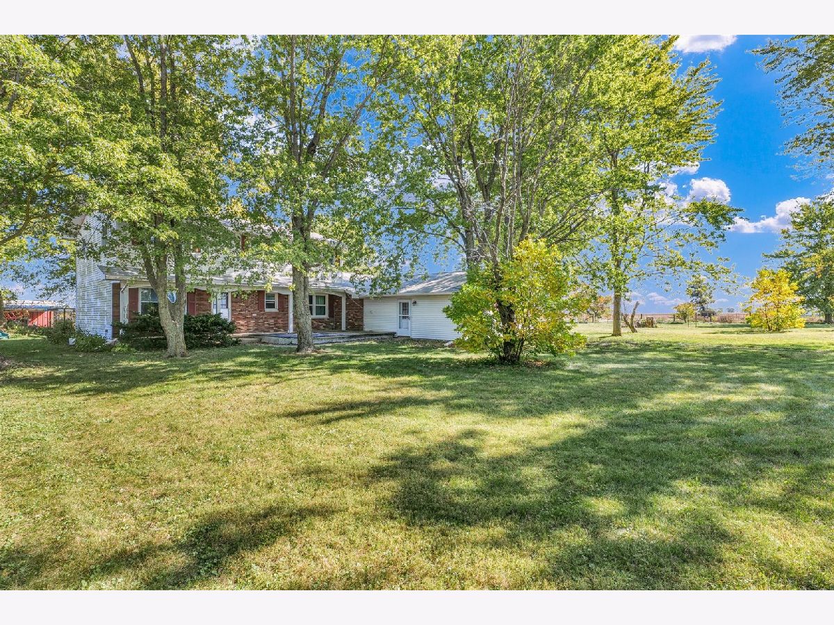  For Sale Sidney Illinois, 910 Cr 2200 Road