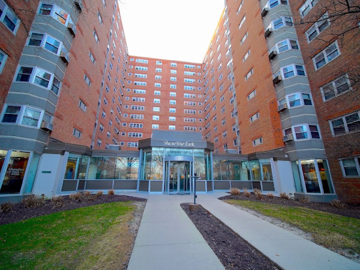 Condominiums Rented Shoreline Park Chicago Illinois, 4970 Marine