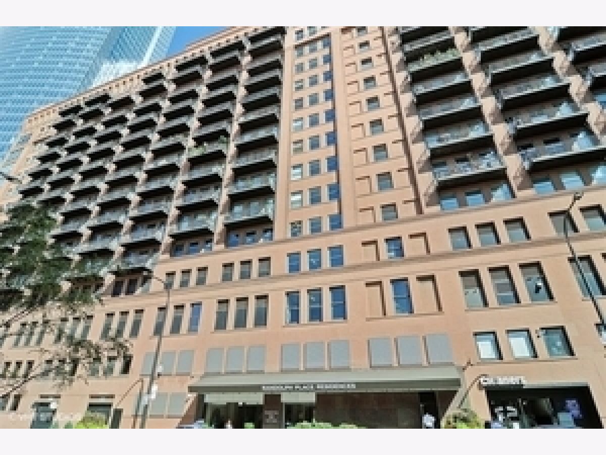 Condominiums Rented Randolph Place Chicago Illinois, 165 Canal