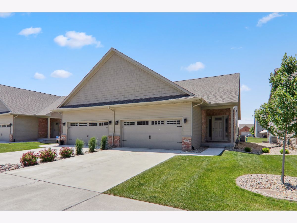 Condos & Townhomes & Homes Sold Dunraven Bloomington Illinois, 1809 Glenbridge