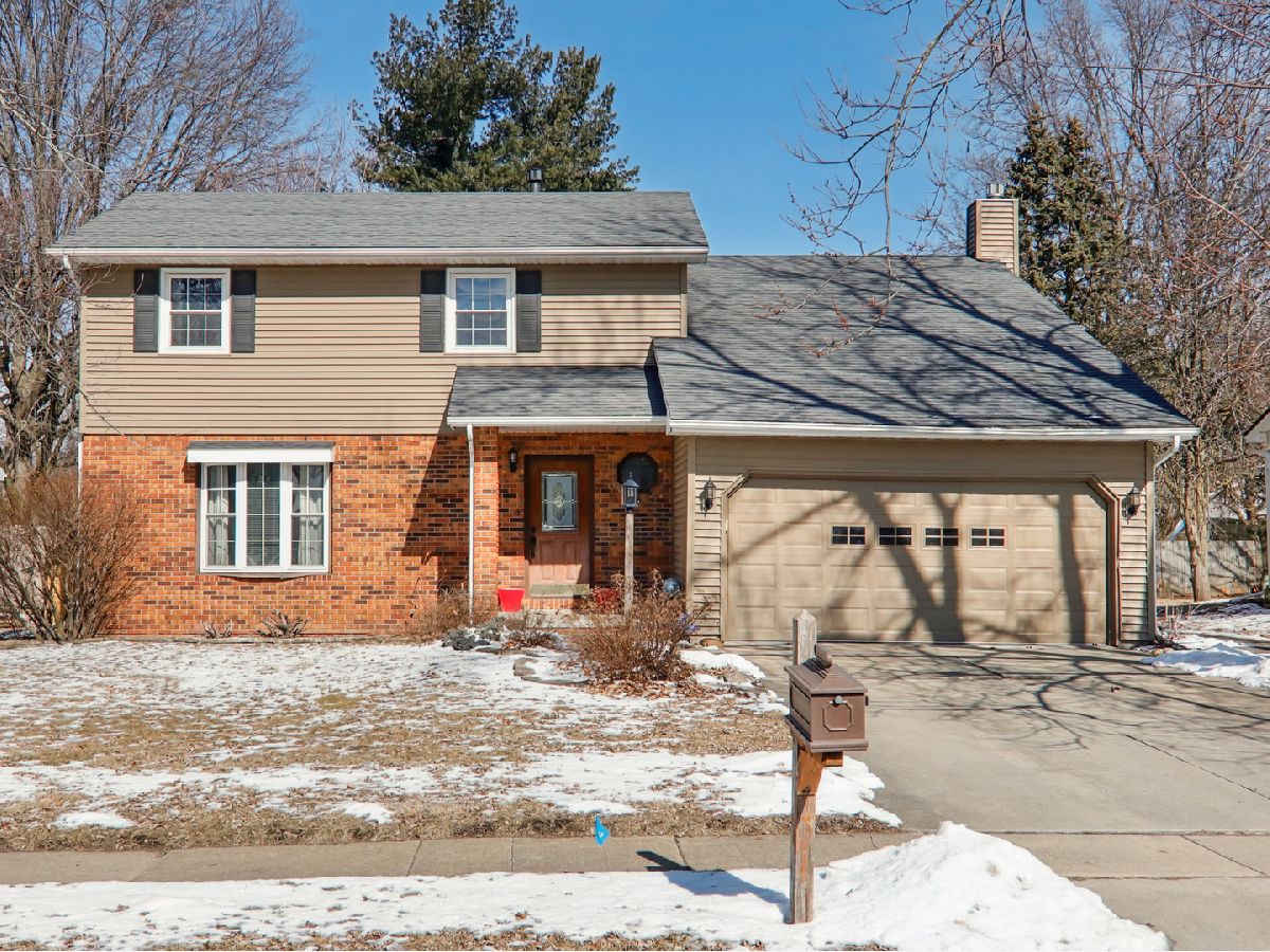 Homes & Condos & Townhomes Sold Washington East Bloomington Illinois, 2906 Wellington