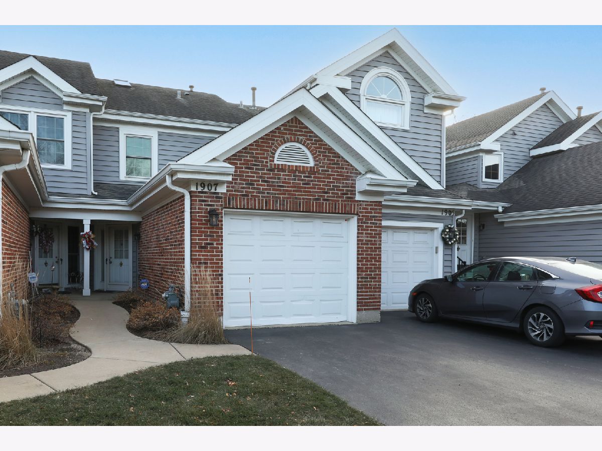 Townhomes & Condos & Homes Sold Lake Arlington Towne Arlington Heights Illinois, 1907 Stillwater