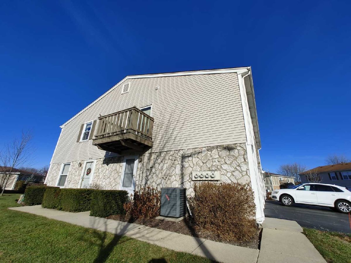 Townhomes & Condos & Homes Sold Nantucket Cove Schaumburg Illinois, 1072 Hampton Harbor