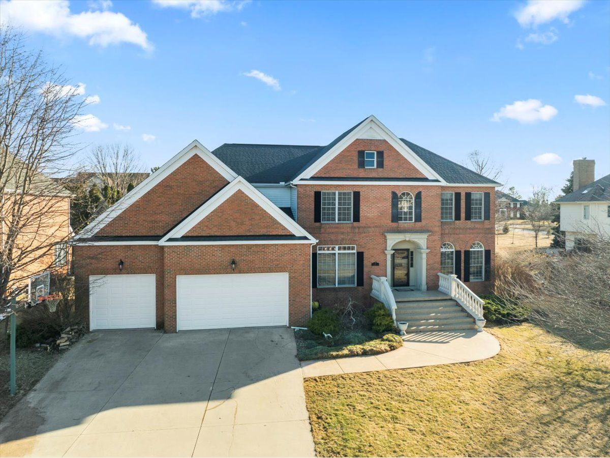 Homes & Condos & Townhomes Sold Hawthorne Ii Bloomington Illinois, 9 Raspberry