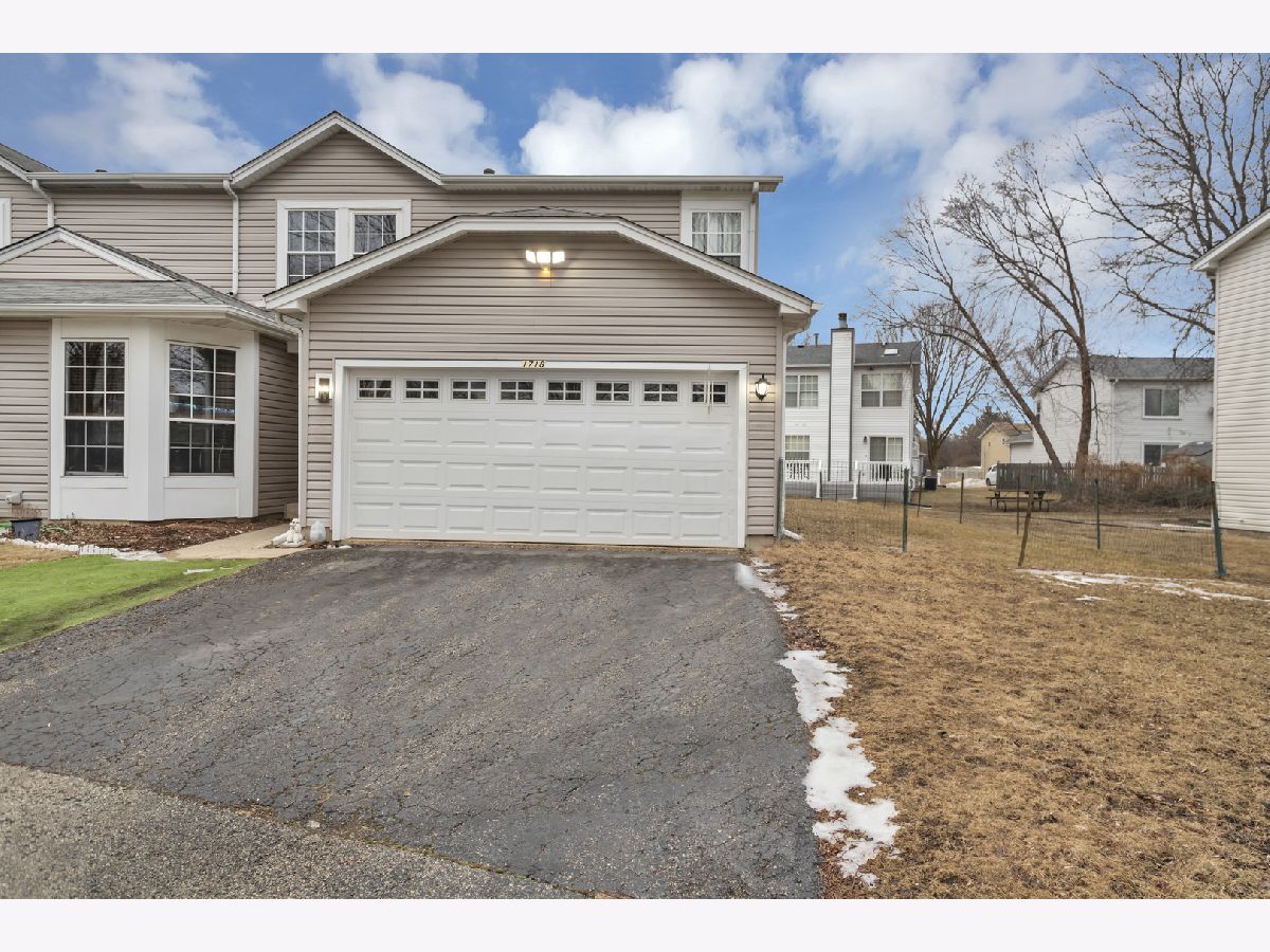 Townhomes Rented Southbridge Commons Schaumburg Illinois, 1718 Southbridge