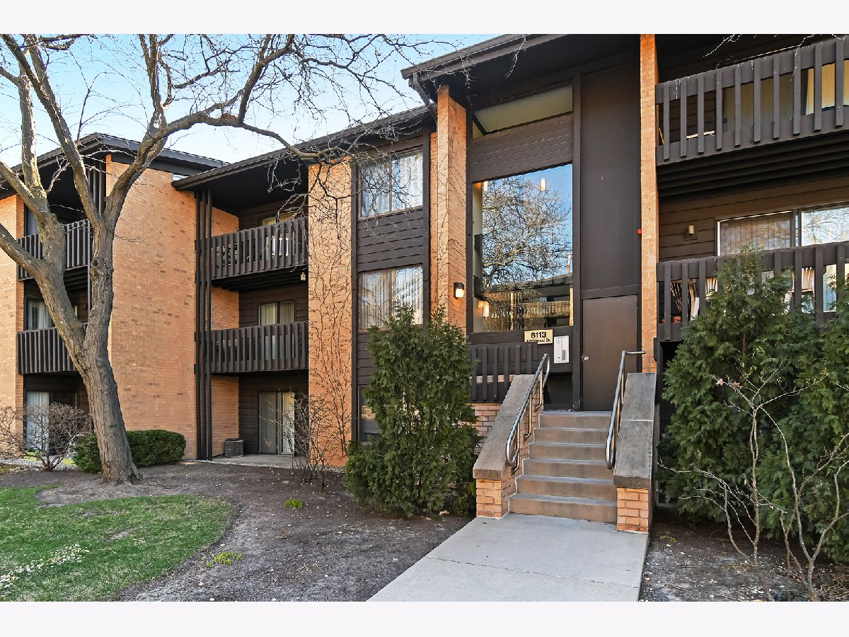 Condominiums Rented The Knolls Willowbrook Illinois, 6113 Knollwood
