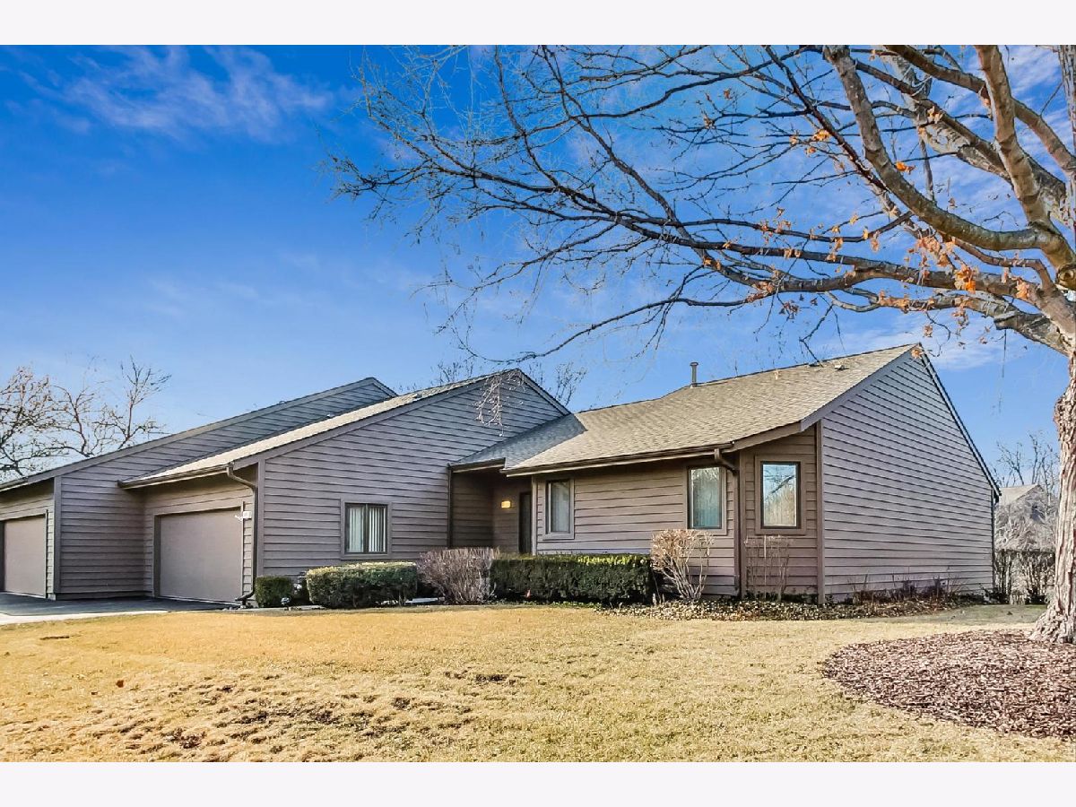 Townhomes & Homes Sold Wildrose Springs St Charles Illinois, 1611 Shoreline