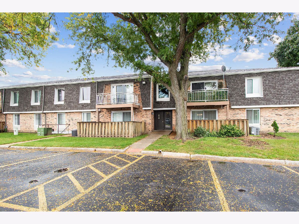 Condominiums Rented Kings Walk Rolling Meadows Illinois, 4704 Euclid