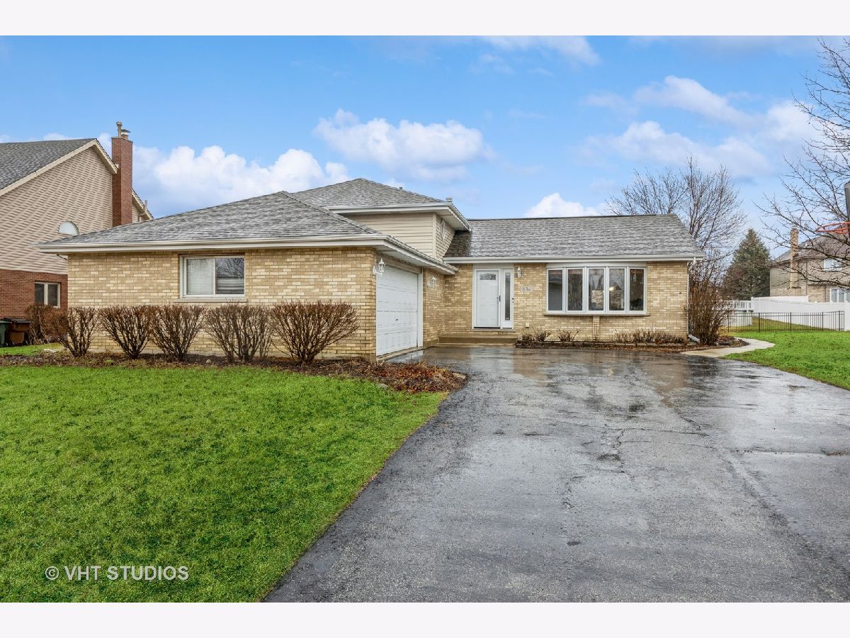 Homes & Townhomes Sold Bluestone Bay New Lenox Illinois, 834 Brigantine