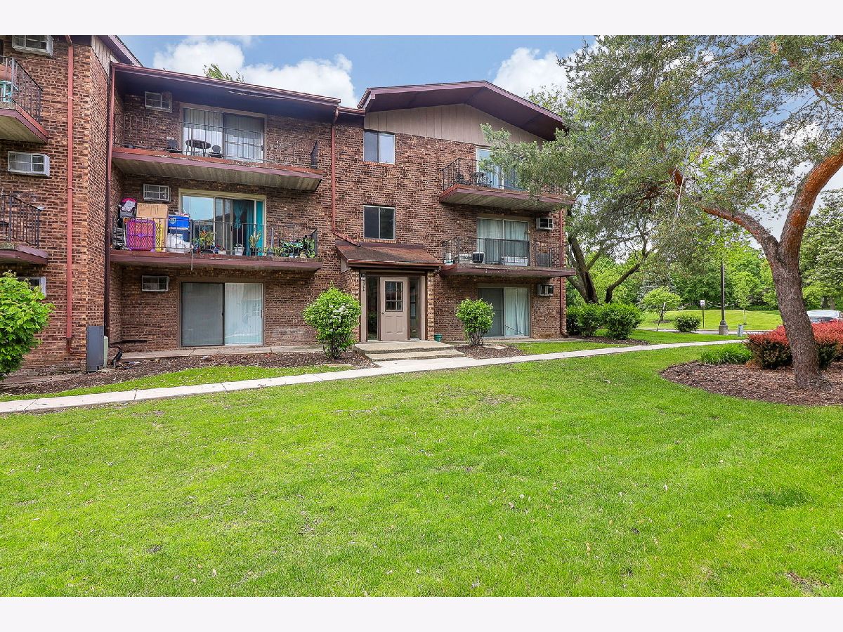 Condominiums Rented Waterbury Woodridge Illinois, 2544 Waterbury