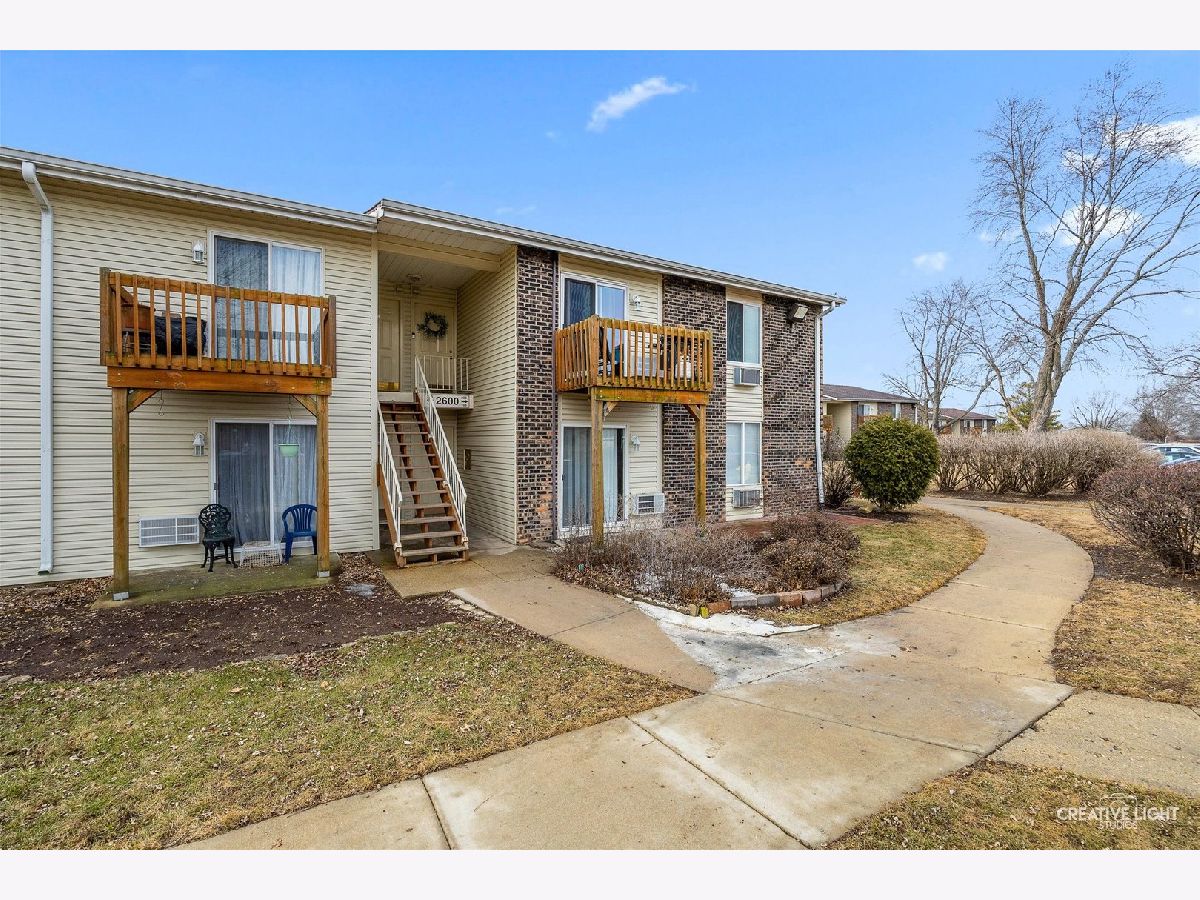 Condominiums Sold Deer Run Oswego Illinois, 2600 Light