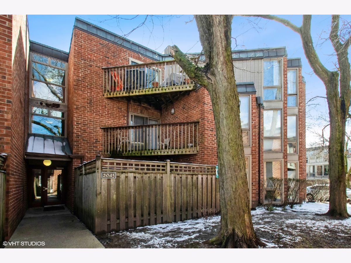 Condominiums Sold Walpole Point Chicago Illinois, 2045 Larrabee