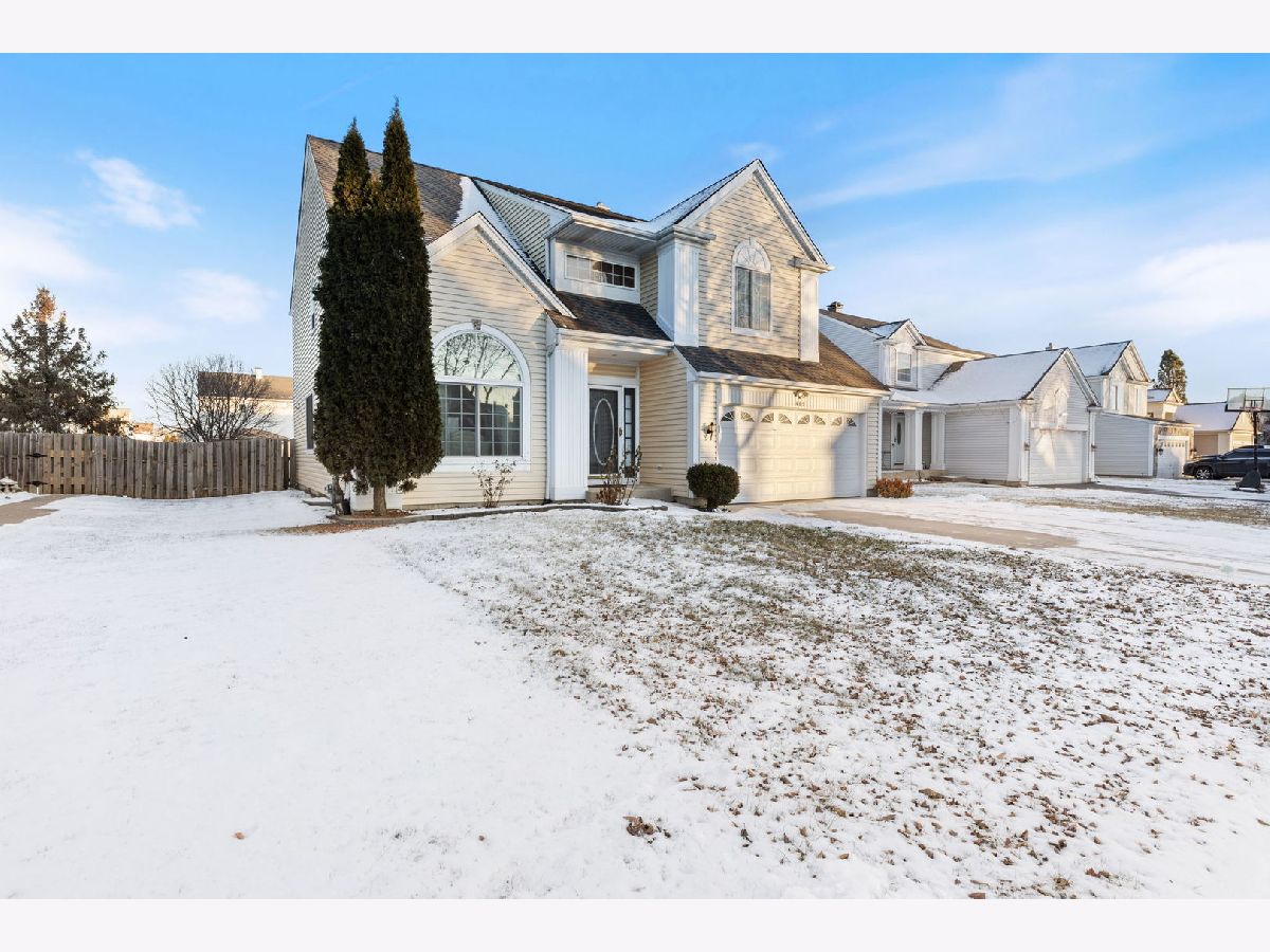 Townhomes & Condos & Homes Sold Amber Grove Bartlett Illinois, 469 Snow Drift