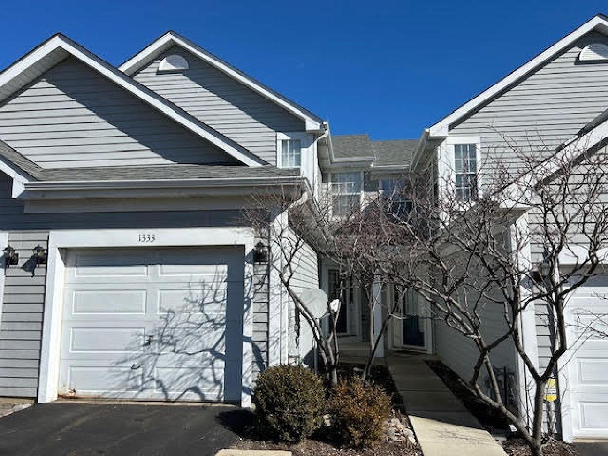 Homes & Townhomes & Condos Rented Pleasant Hill Waukegan Illinois, 1333 Candlestick