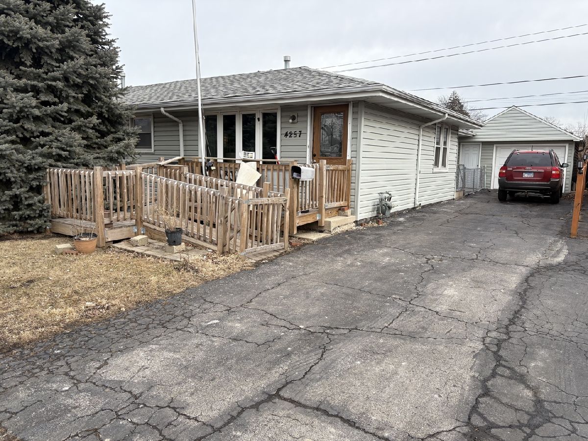 For Sale Hometown Illinois, 4257 Southwest Highway