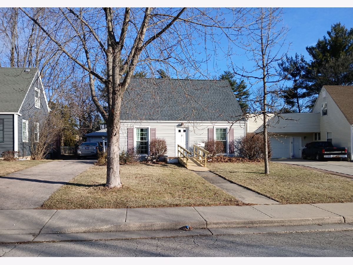 Homes Sold Sunset Park Elgin Illinois, 379 Edison