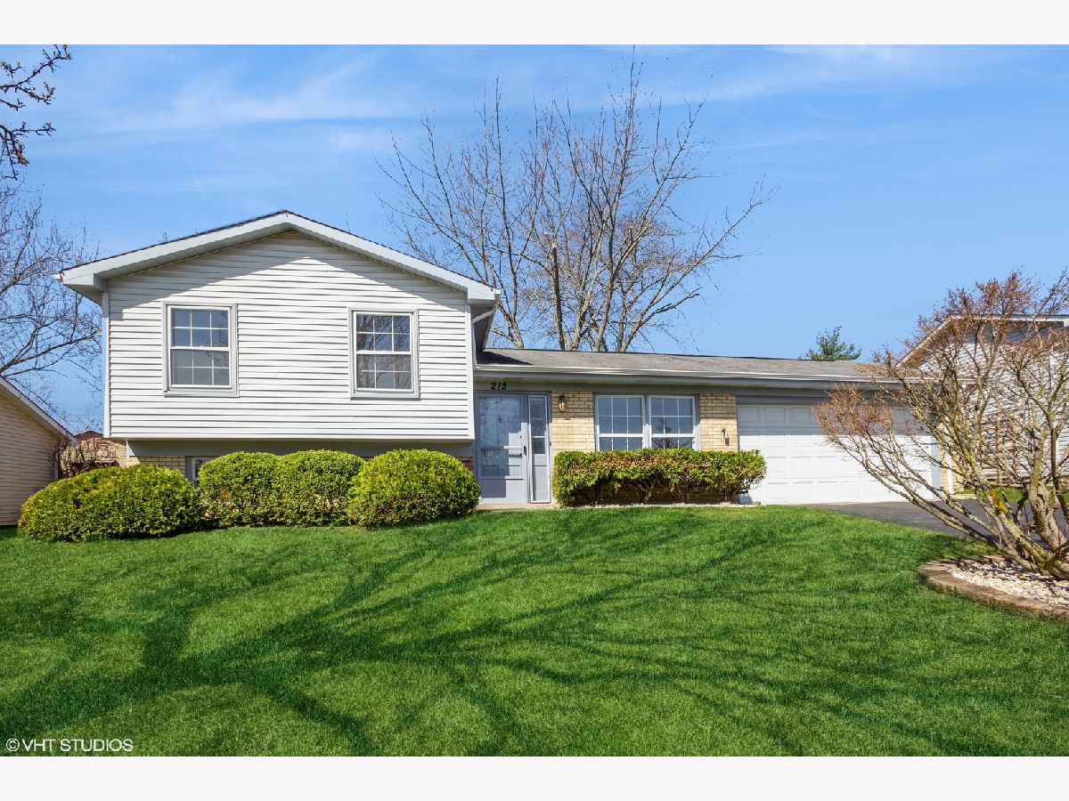 Homes Rented Millers Grove Lake Zurich Illinois, 215 Red Bridge