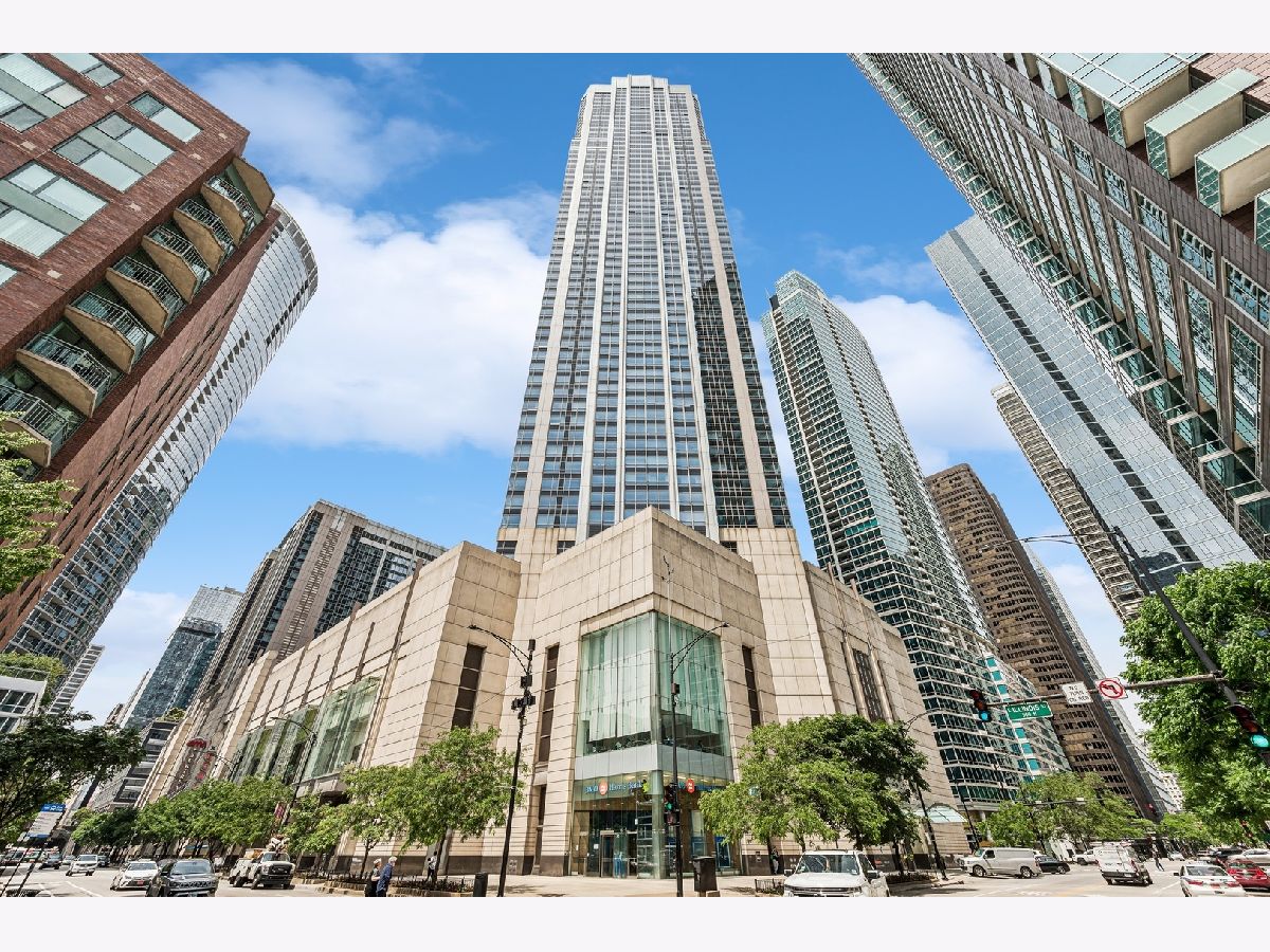Condos & Townhomes Sold Residences At River East Chicago Illinois, 512 Mcclurg