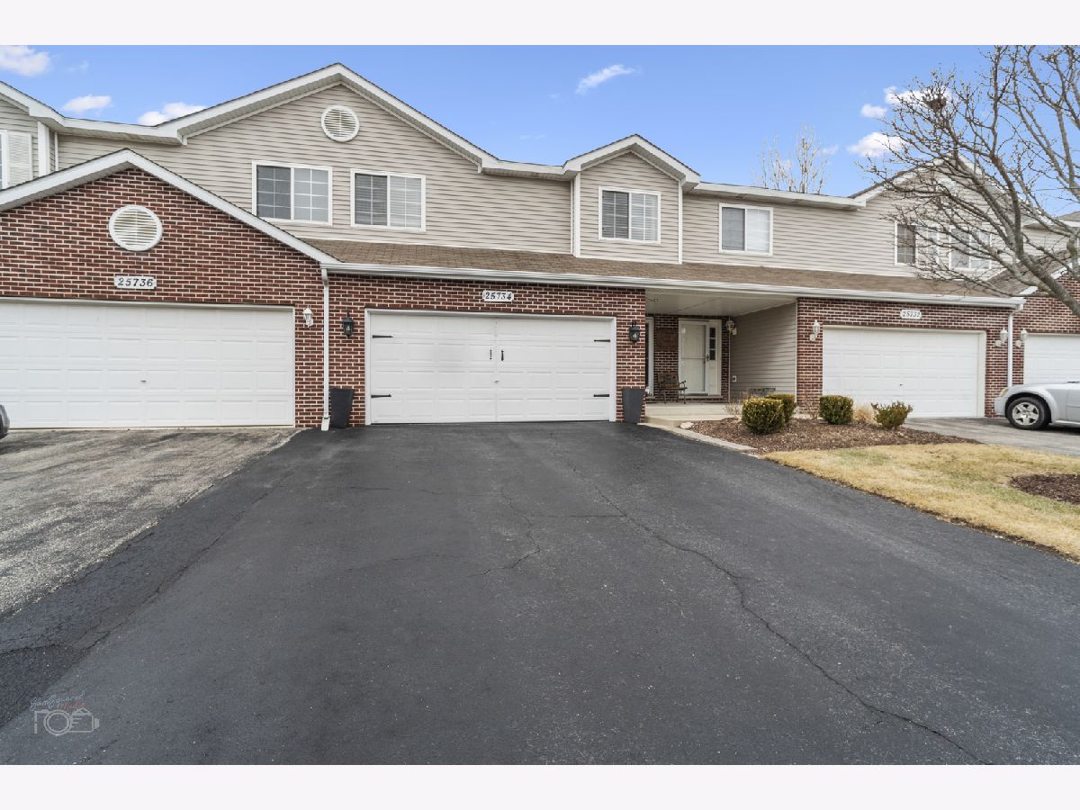 Homes & Townhomes Sold Hunters Crossing Channahon Illinois, 25734 Red Stable