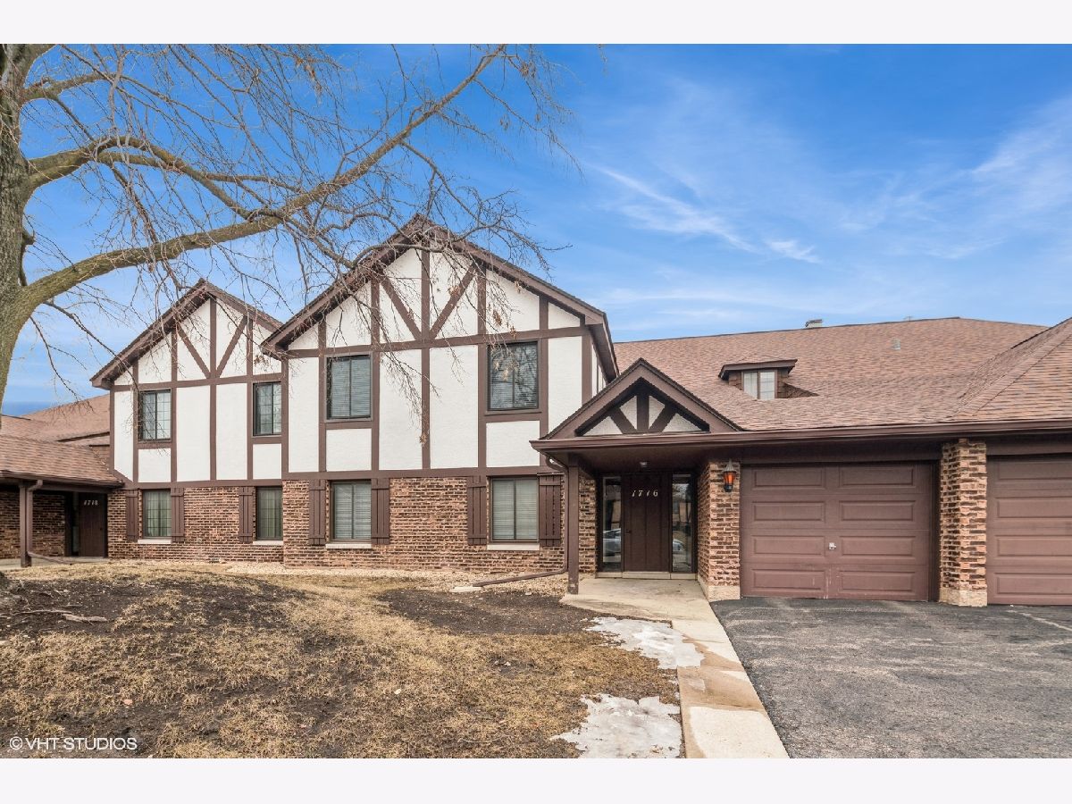 Condos & Townhomes Rented Briarcliffe Lakes Wheaton Illinois, 1716 Lakecliffe