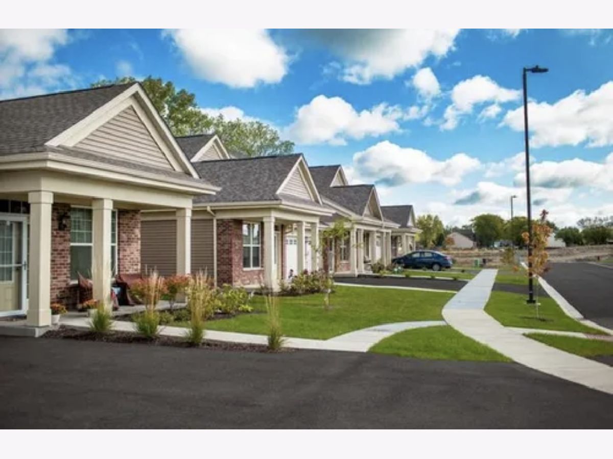  Rented Hanover Park Illinois, 705 Verandah
