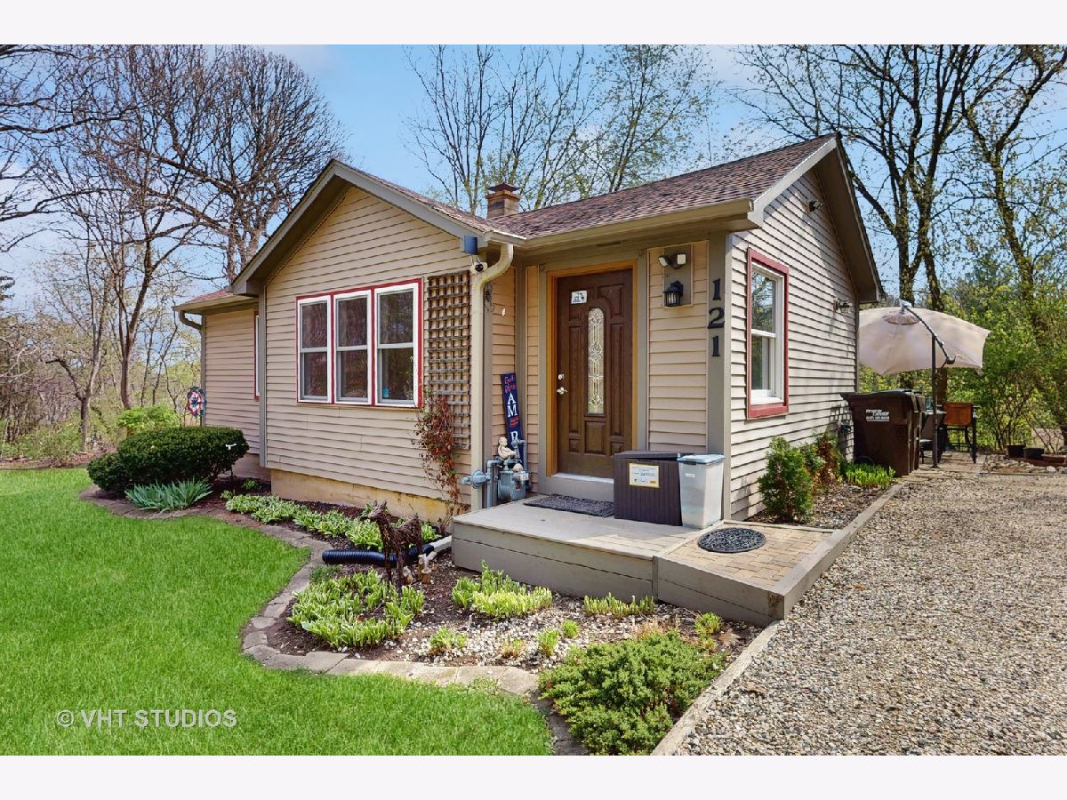  Sold Oakwood Hills Illinois, 121 Woody
