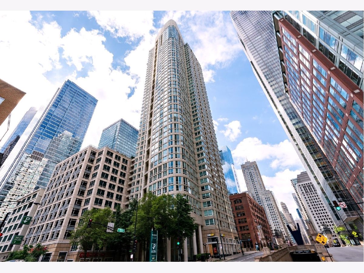 Condominiums Rented Sterling Chicago Illinois, 345 La Salle