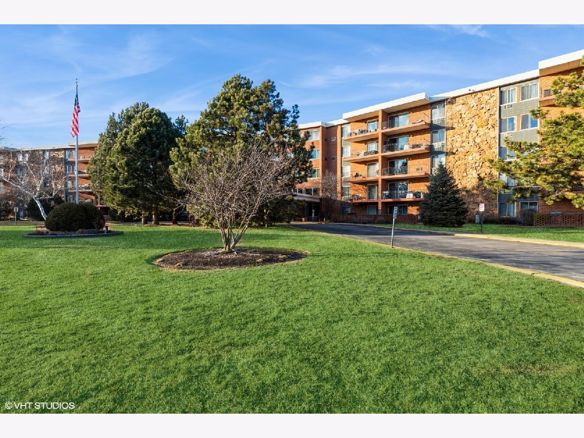 Condominiums Sold Lake Run Prospect Heights Illinois, 16 Old Willow