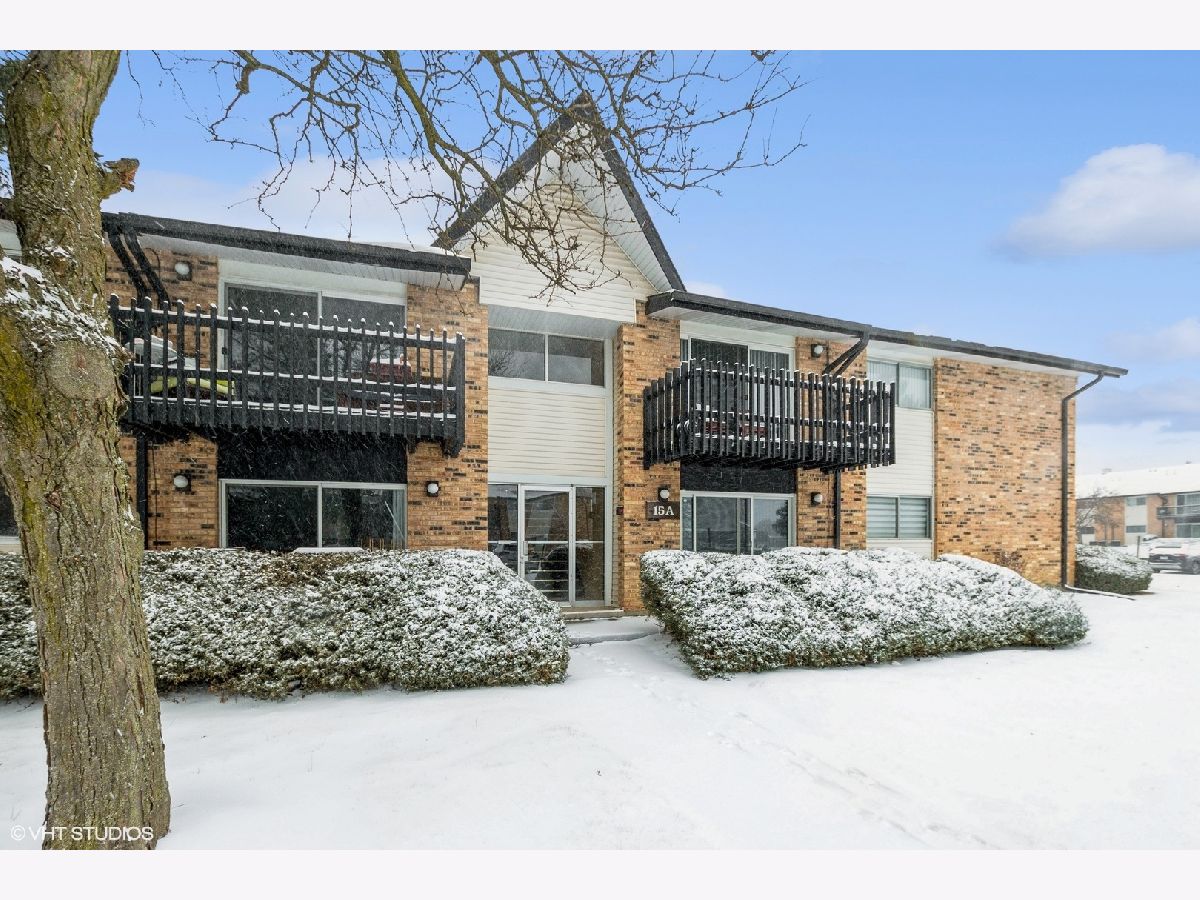 Condominiums Sold Hinsdale Point Willowbrook Illinois, 15A Kingery Quarter
