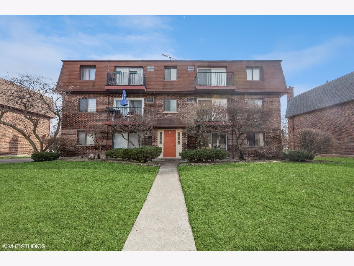 Condos & Townhomes Sold Whispering Hills Naperville Illinois, 1212 Whispering Hills