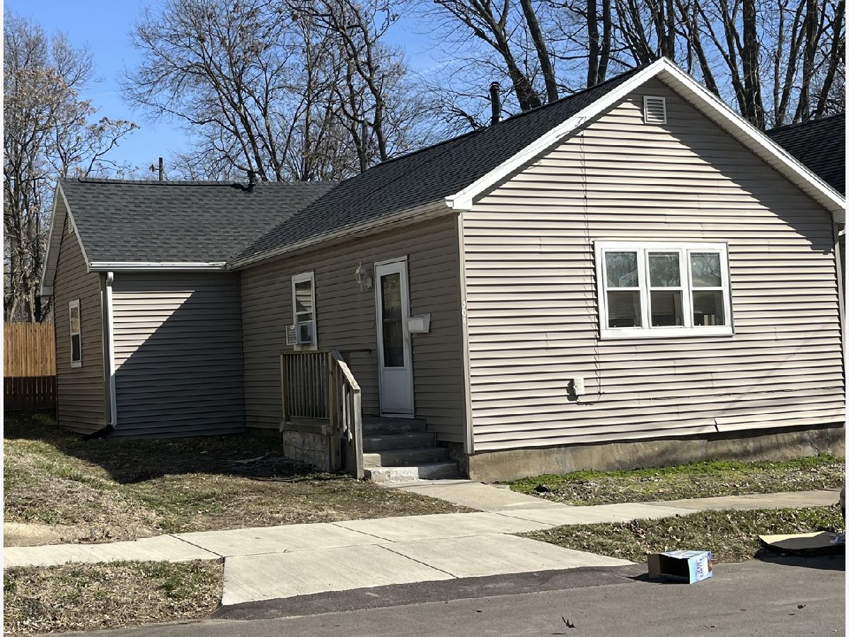Homes & Condos & Townhomes Sold Dimmitts Grove Bloomington Illinois, 304 Gridley