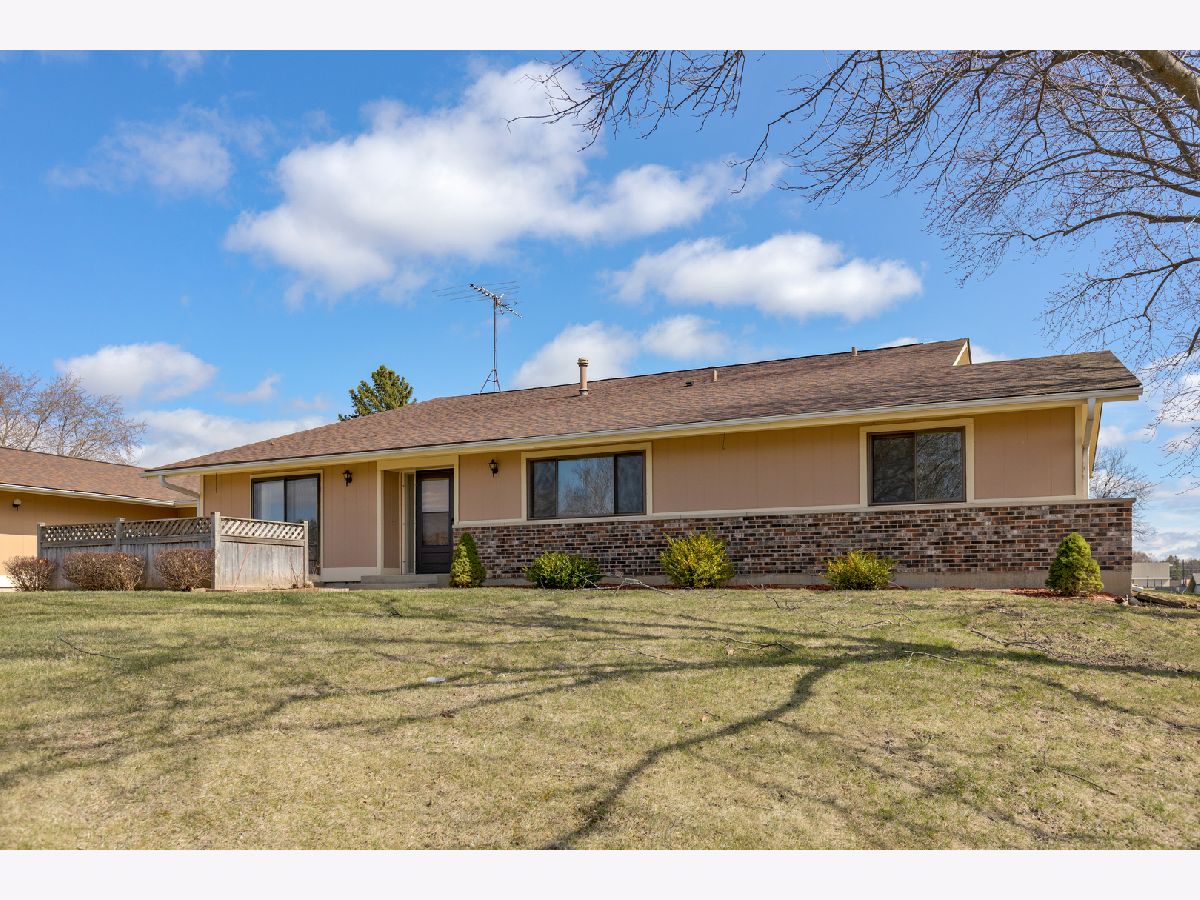 Homes & Condominiums Sold Whispering Oaks Mchenry Illinois, 945 Wiltshire