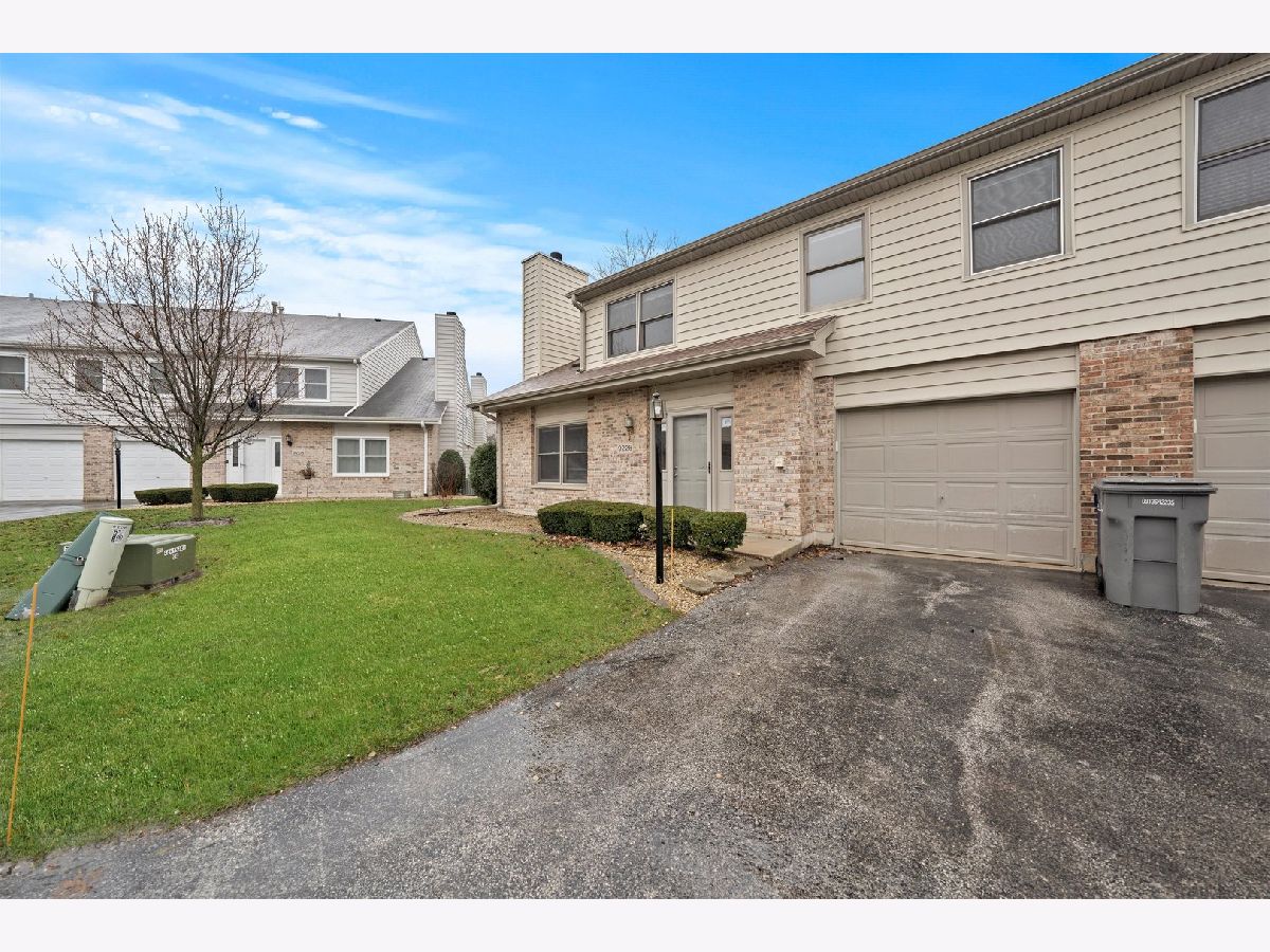 Townhomes & Homes Rented Village Square Orland Park Illinois, 9228 Cliffside