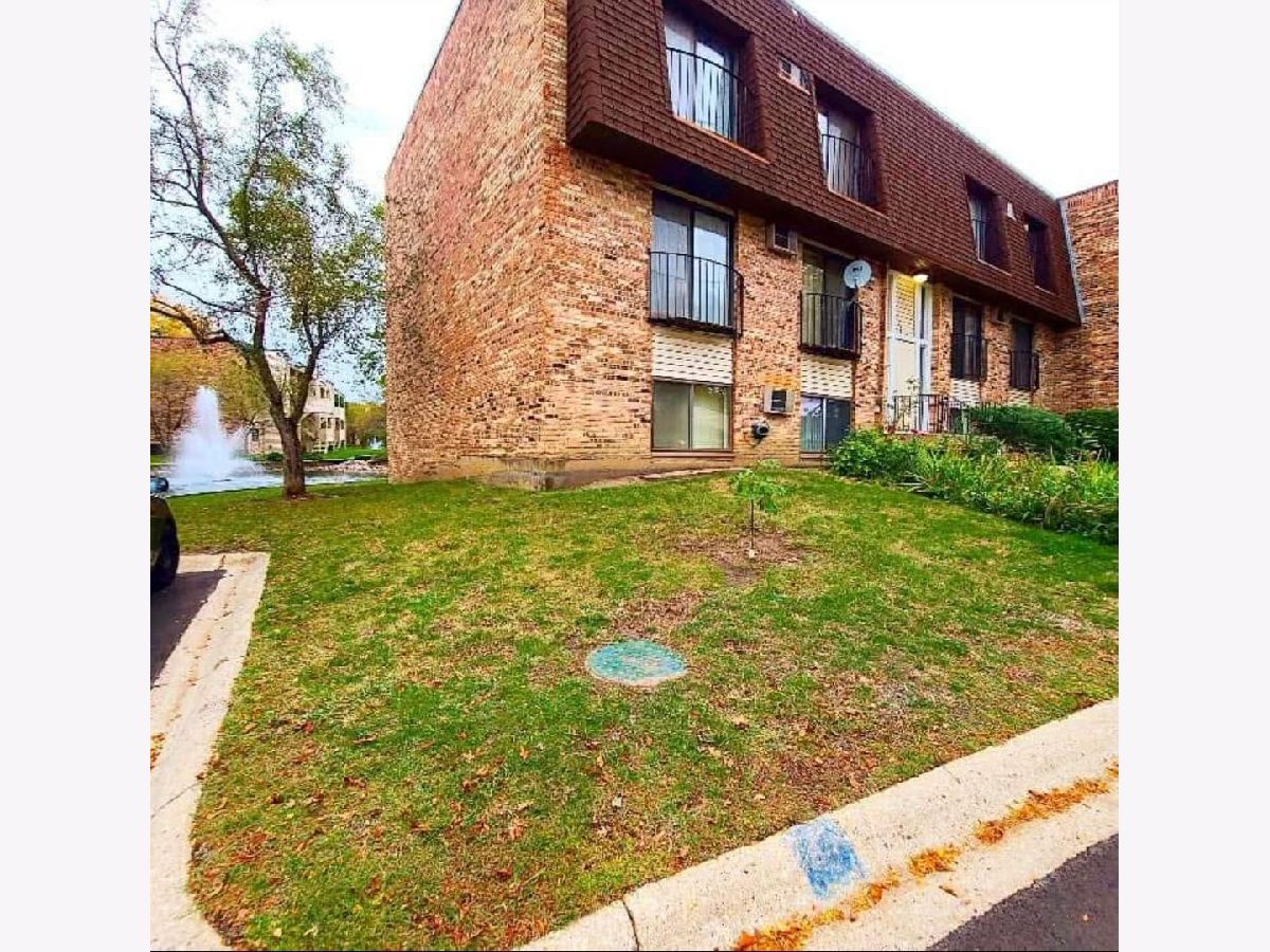 Condominiums Sold Watersedge Glendale Heights Illinois, 207 Waters Edge