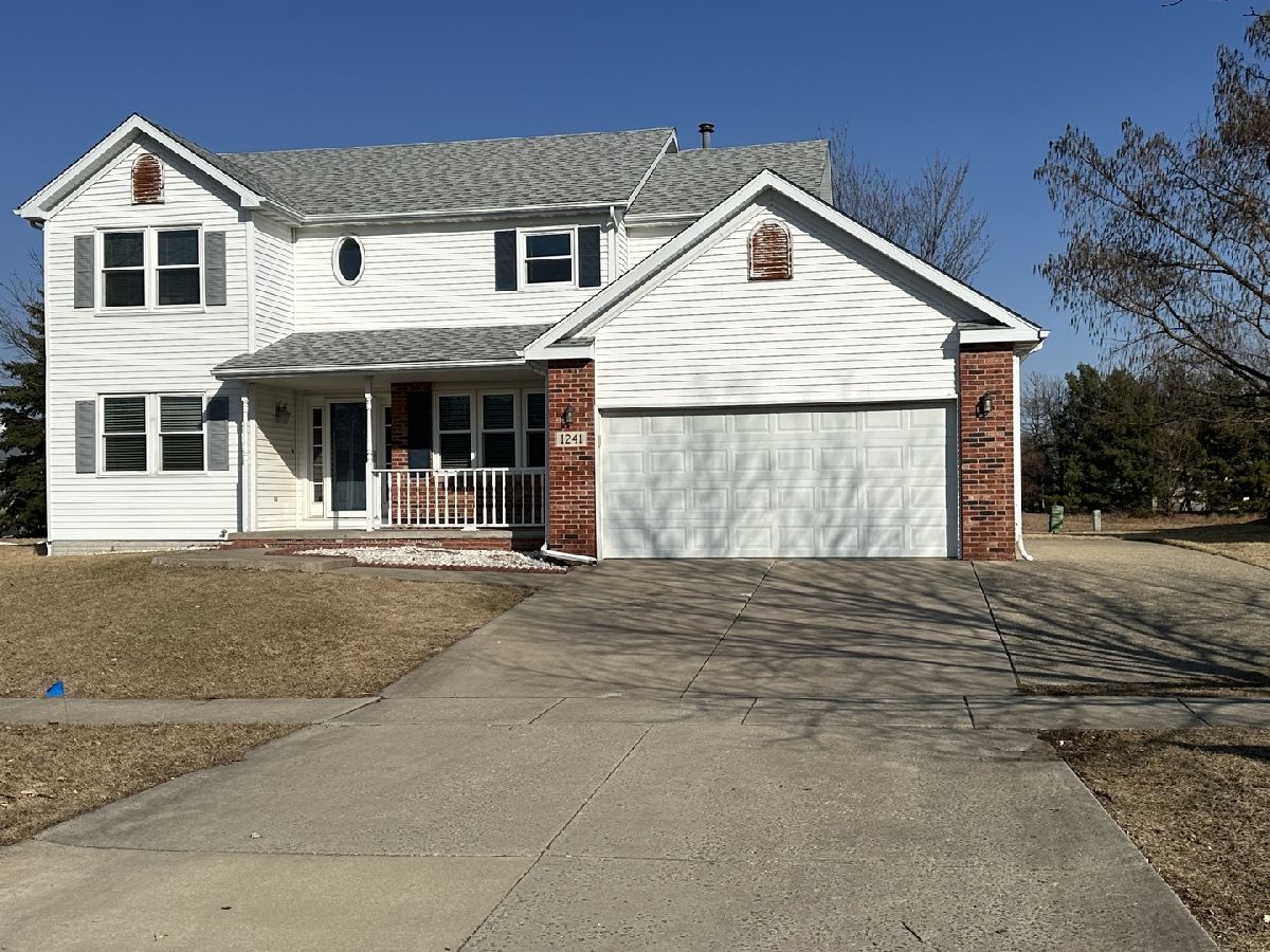 Homes & Condos & Townhomes Sold Royal Pointe Bloomington Illinois, 1241 Royal Pointe