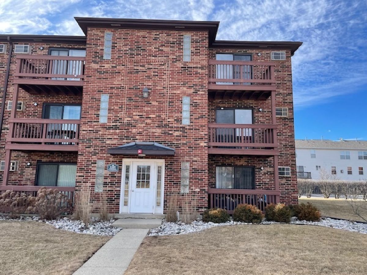 Condominiums Rented Evergreen Condominiums Glendale Heights Illinois, 1120 Cedar