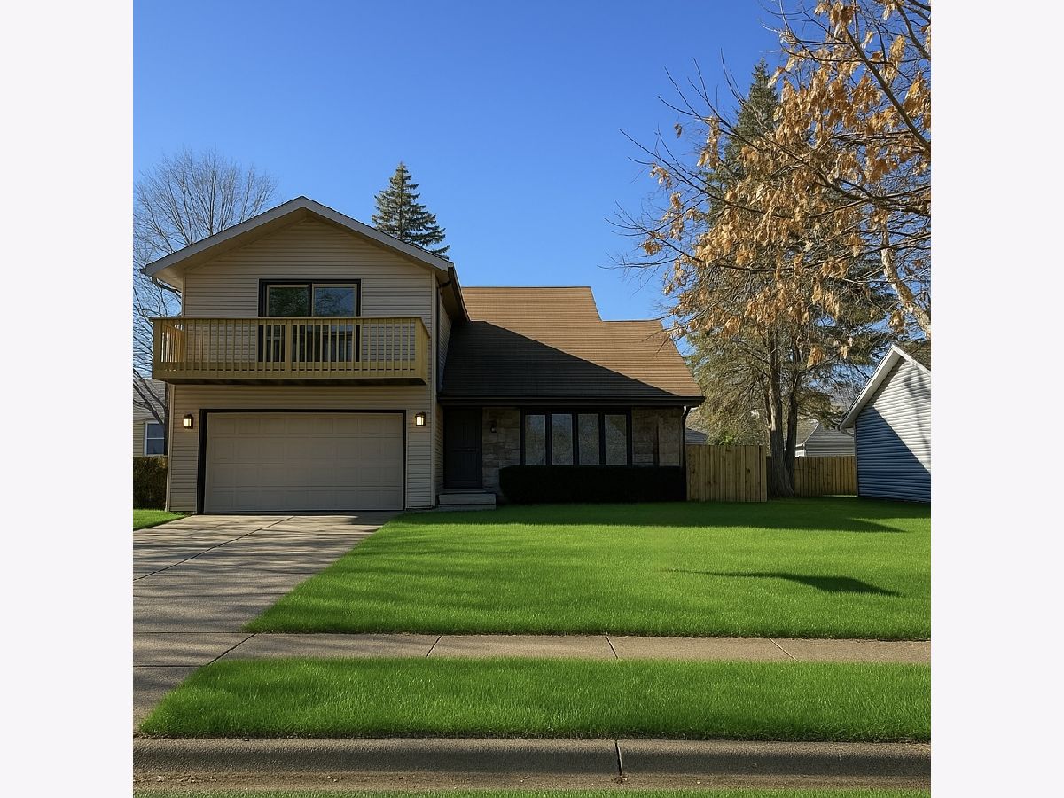 Homes & Townhomes & Condos Sold Four Colonies Crystal Lake Illinois, 824 Woodmar