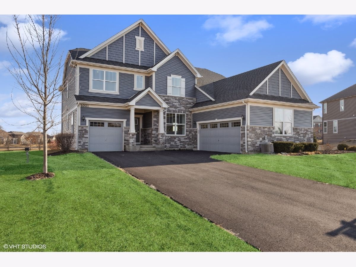 Homes & Condos & Townhomes Sold Woodlore Estates Crystal Lake Illinois, 1021 Mayhaw