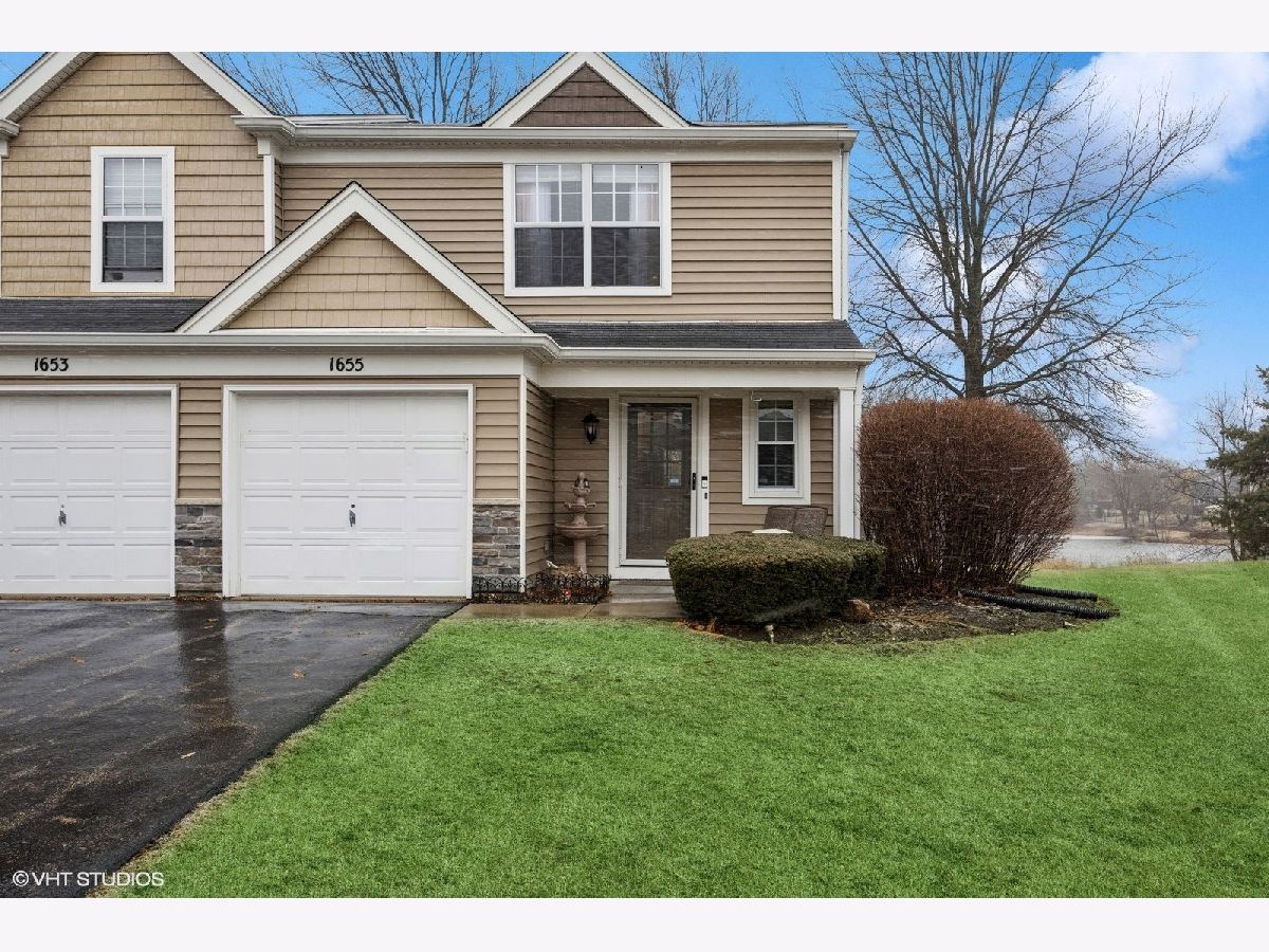Townhomes & Homes Sold College Green Elgin Illinois, 1655 College Green