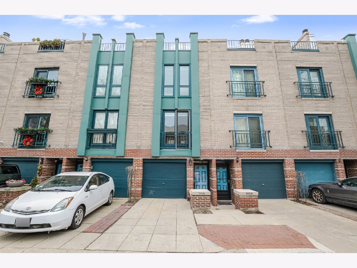 Townhomes & Condos & Homes Sold Dearborn Park Ii Chicago Illinois, 1455 Clark