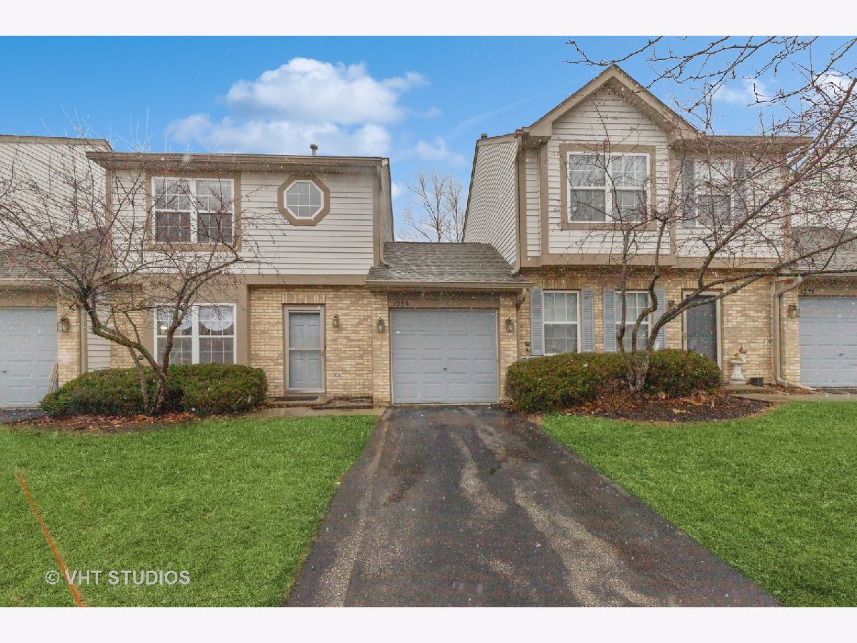 Condos & Townhomes Sold Fairfield Village Round Lake Beach Illinois, 1234 Split Oak