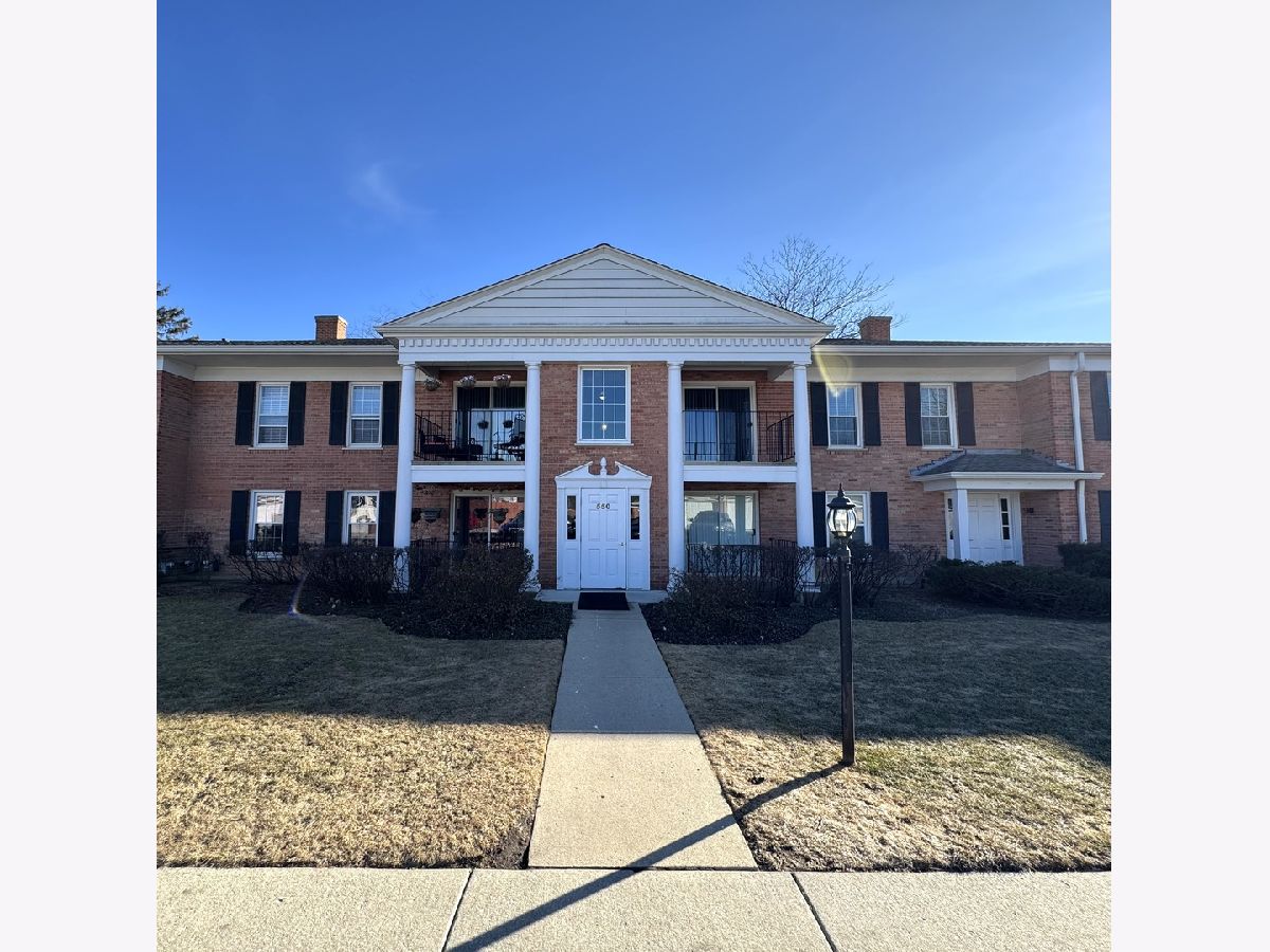 Condos & Townhomes Rented Shorely Woods Barrington Illinois, 550 Shorely