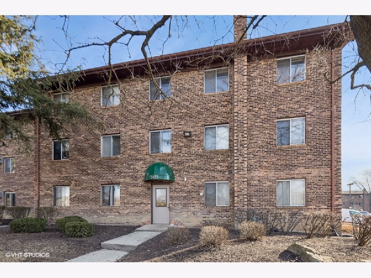Condominiums Sold Waterbury Woodridge Illinois, 2433 Spring