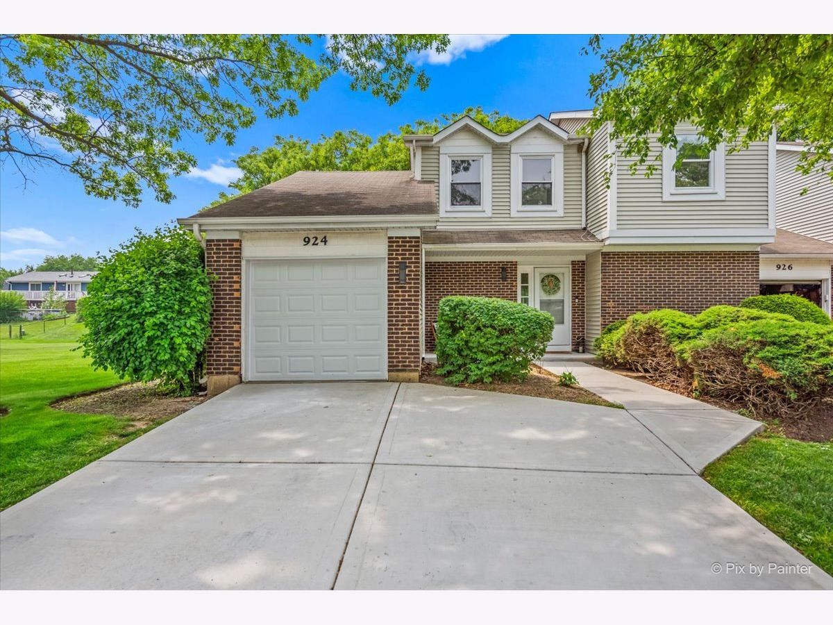 Townhomes Sold Colony Lake Schaumburg Illinois, 924 Colony Lake