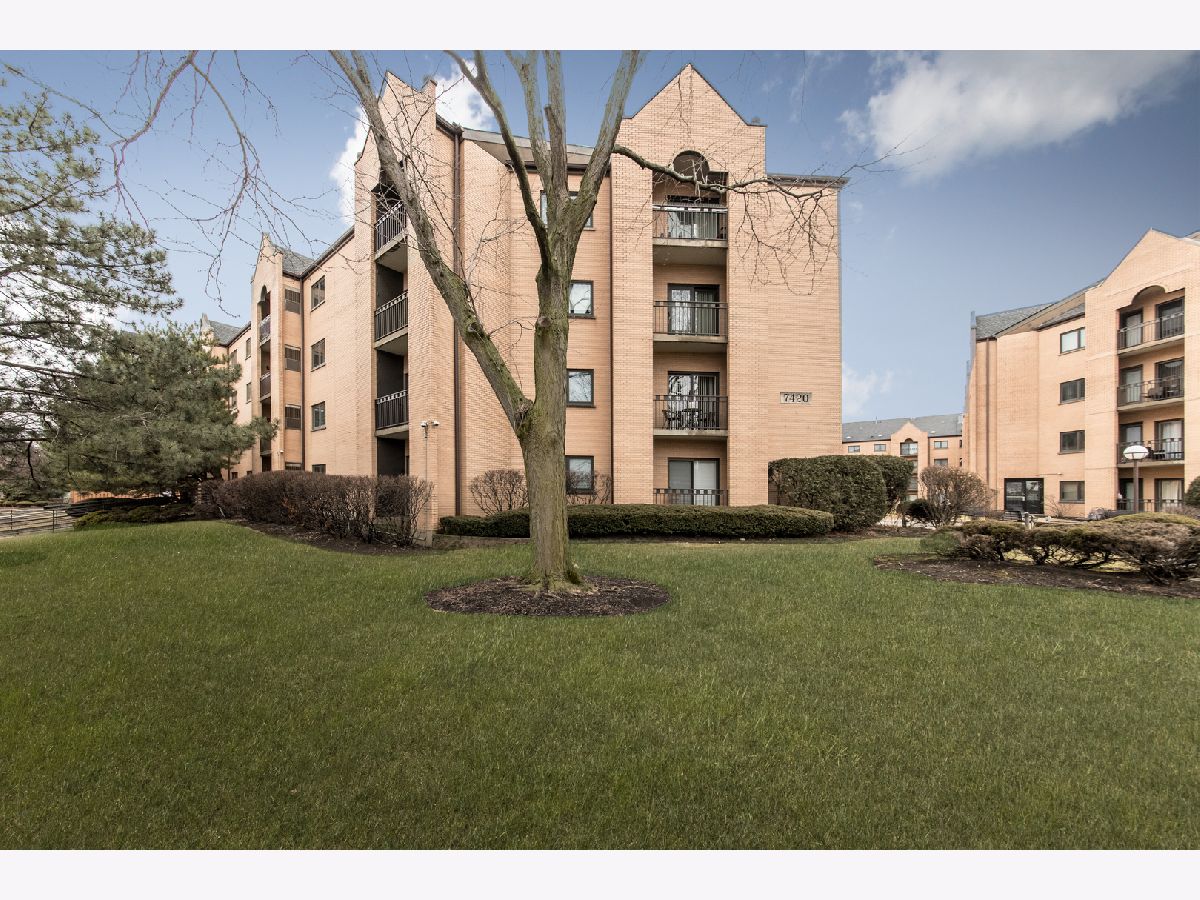 Condos & Townhomes & Homes Sold Courtyard Of Harwood Heights Harwood Heights Illinois, 7420 Lawrence