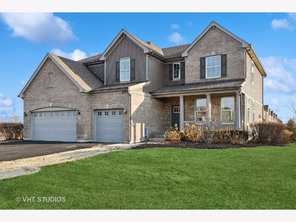 Homes & Condos & Townhomes Sold Woodlore Estates Crystal Lake Illinois, 1015 Mayhaw