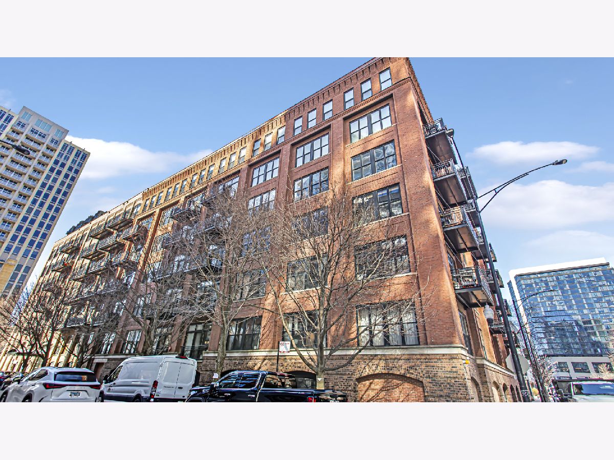 Condominiums Rented River North Commons Chicago Illinois, 520 Huron